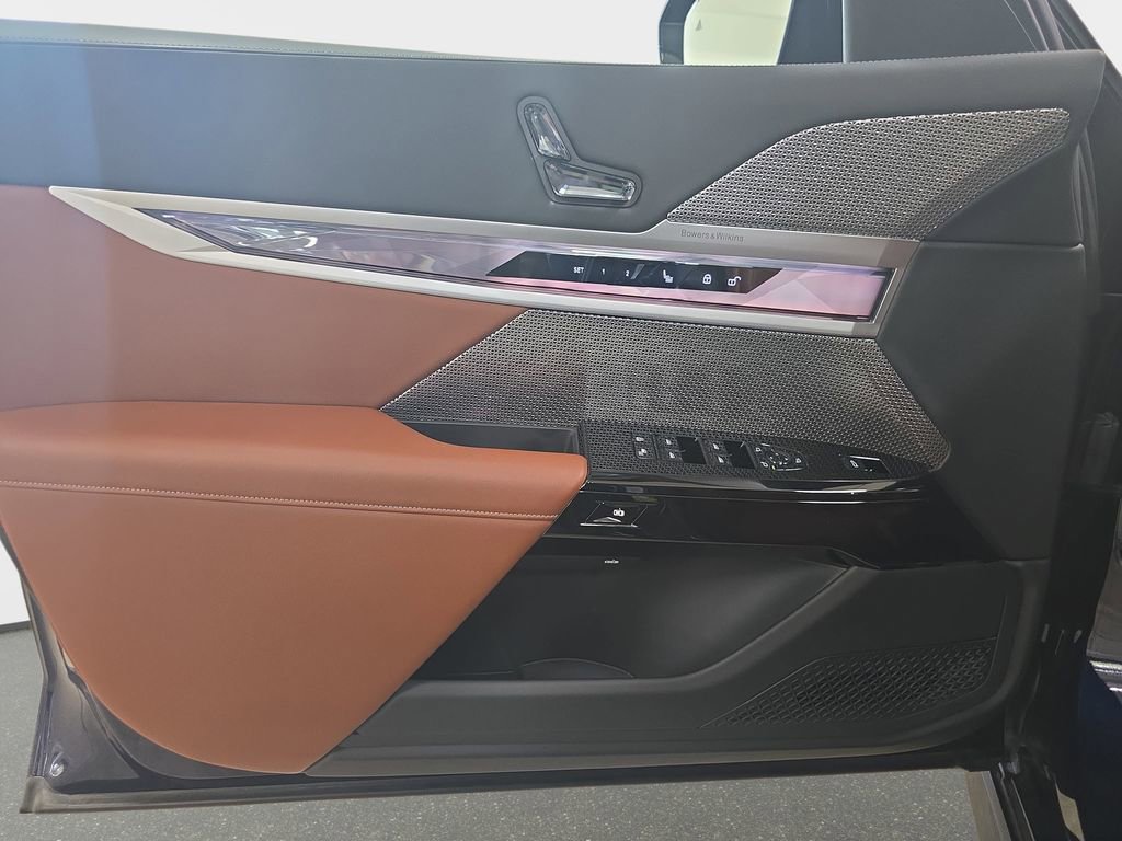 Used 2023 BMW i7 xDrive60 image 27