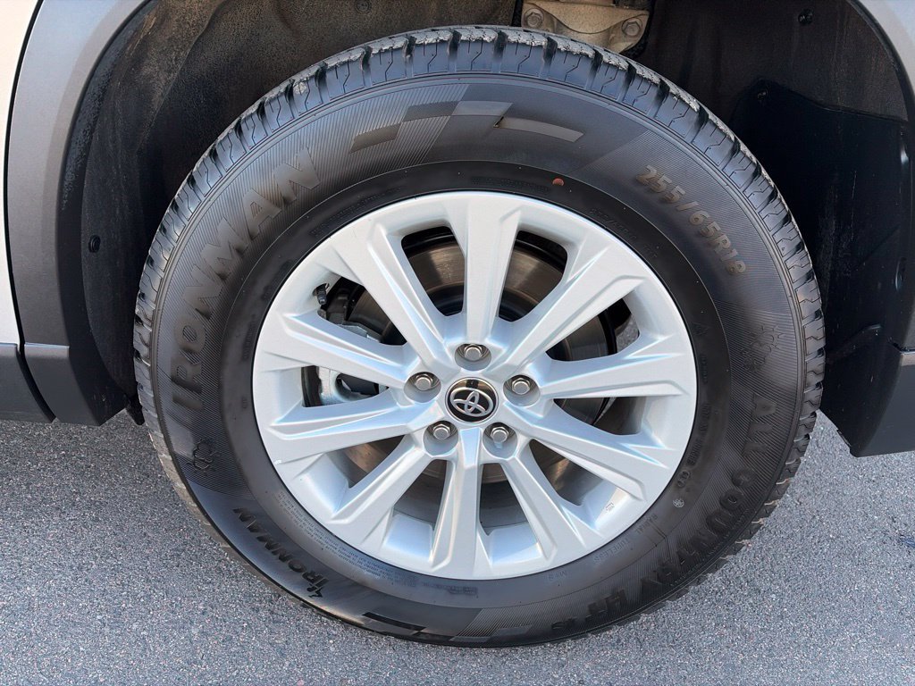 Used 2025 Toyota Grand Highlander AWD image 35