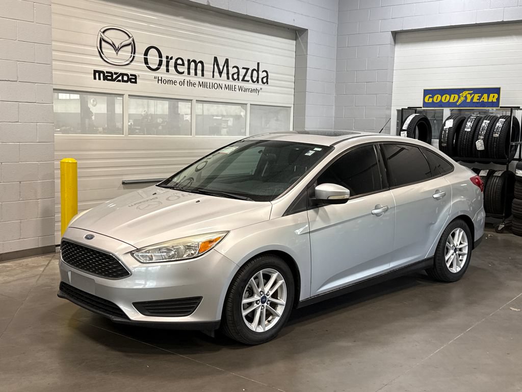 Used 2015 Ford Focus SE FWD image 1