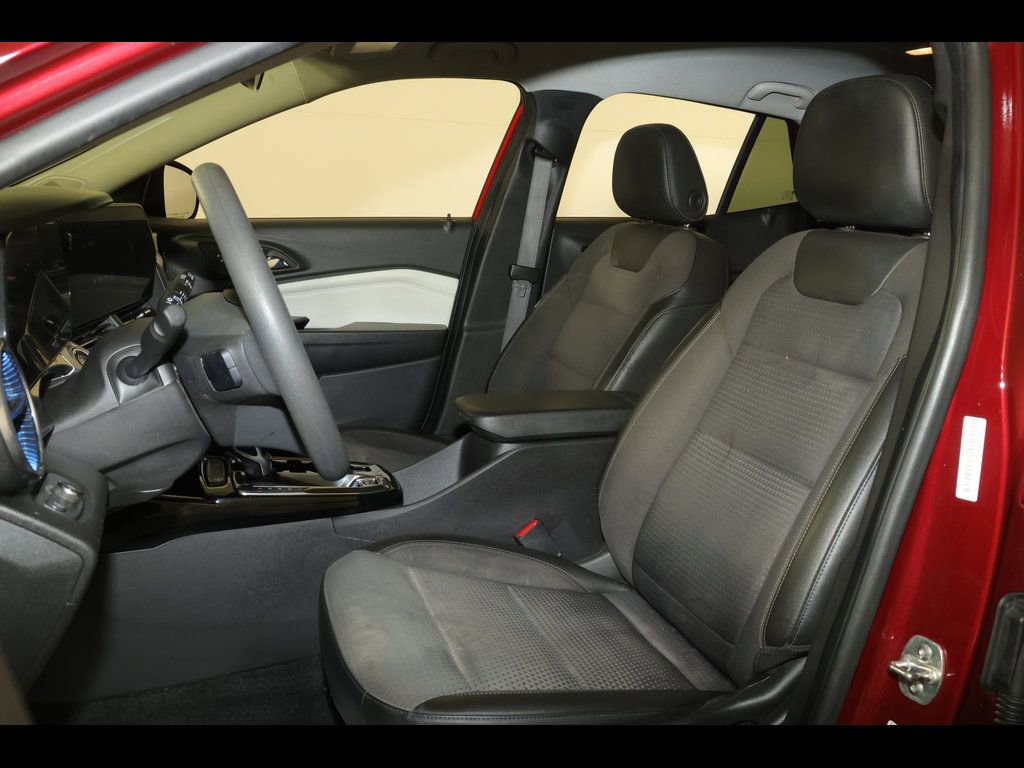 Used 2025 Chevrolet Trax LT FWD image 21