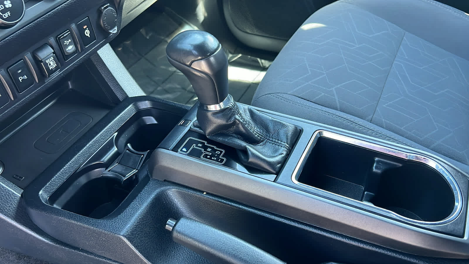 Used 2019 Toyota Tacoma TRD Sport w/ Technology Package AWD/4WD image 13