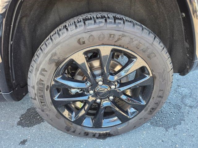 Certified 2021 Jeep Grand Cherokee Laredo X AWD/4WD image 26