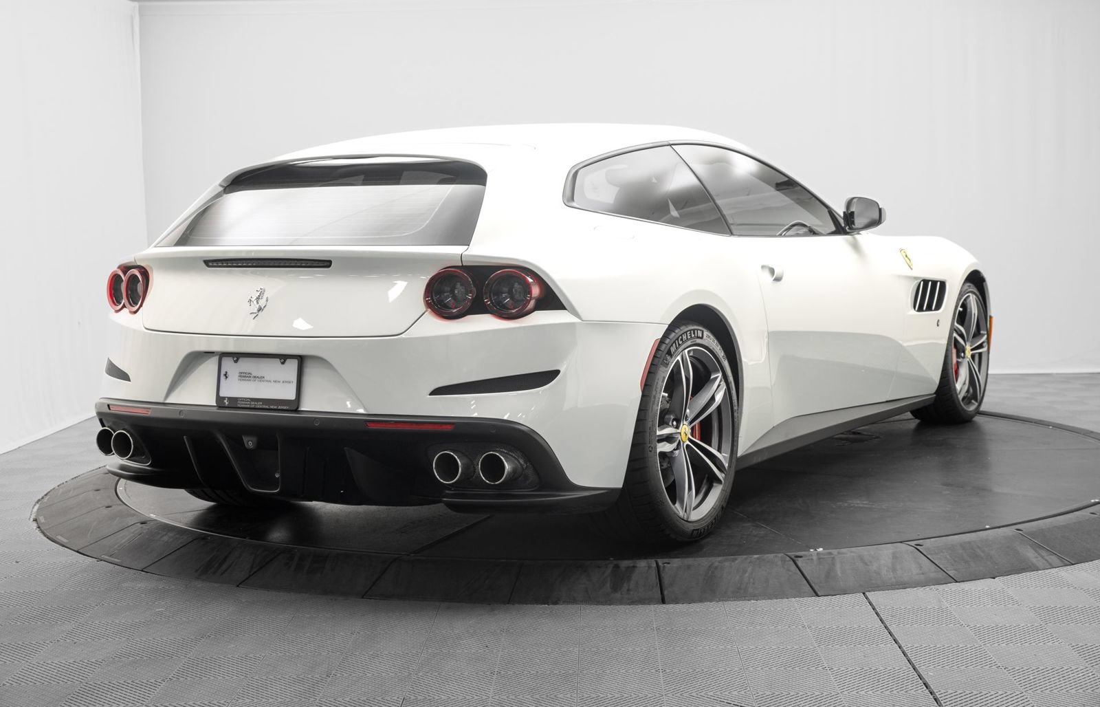 Used 2019 Ferrari GTC4Lusso AWD/4WD image 7