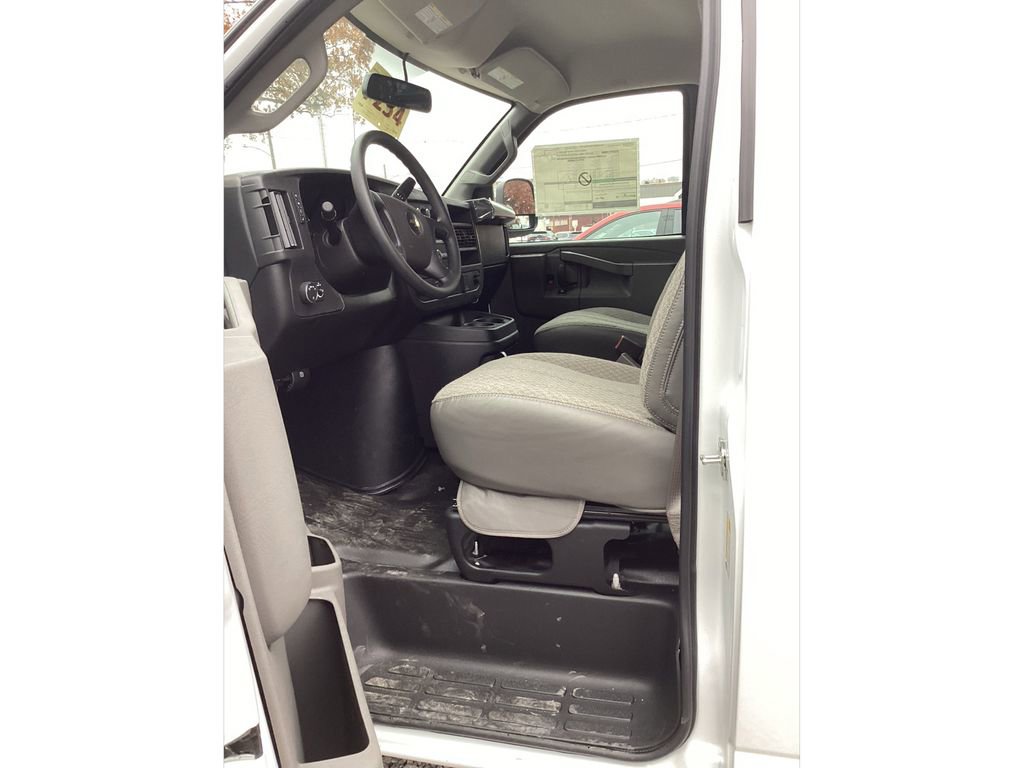 New 2025 Chevrolet Express 2500 image 9