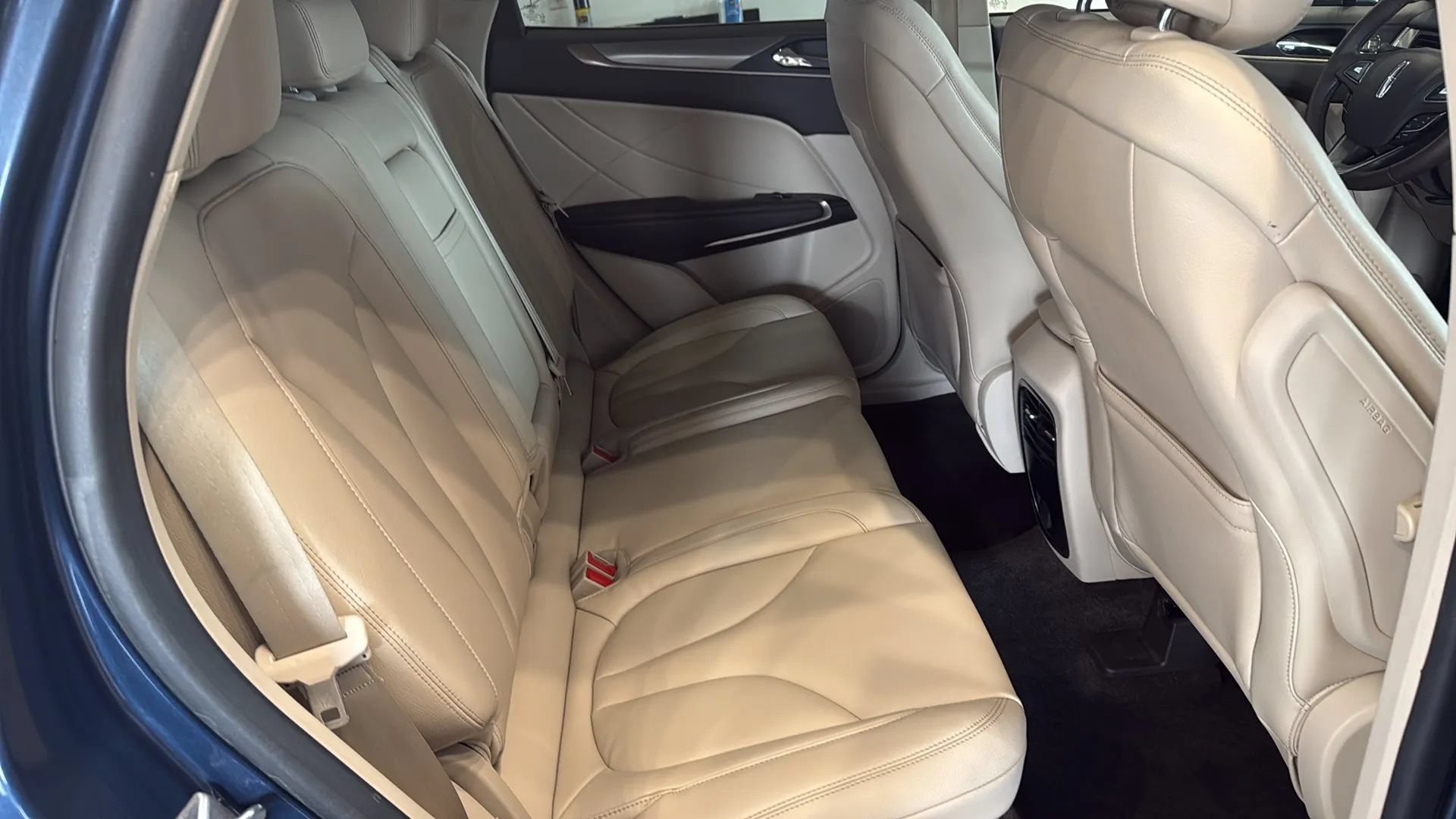 Used 2018 Lincoln MKC Premiere FWD image 35