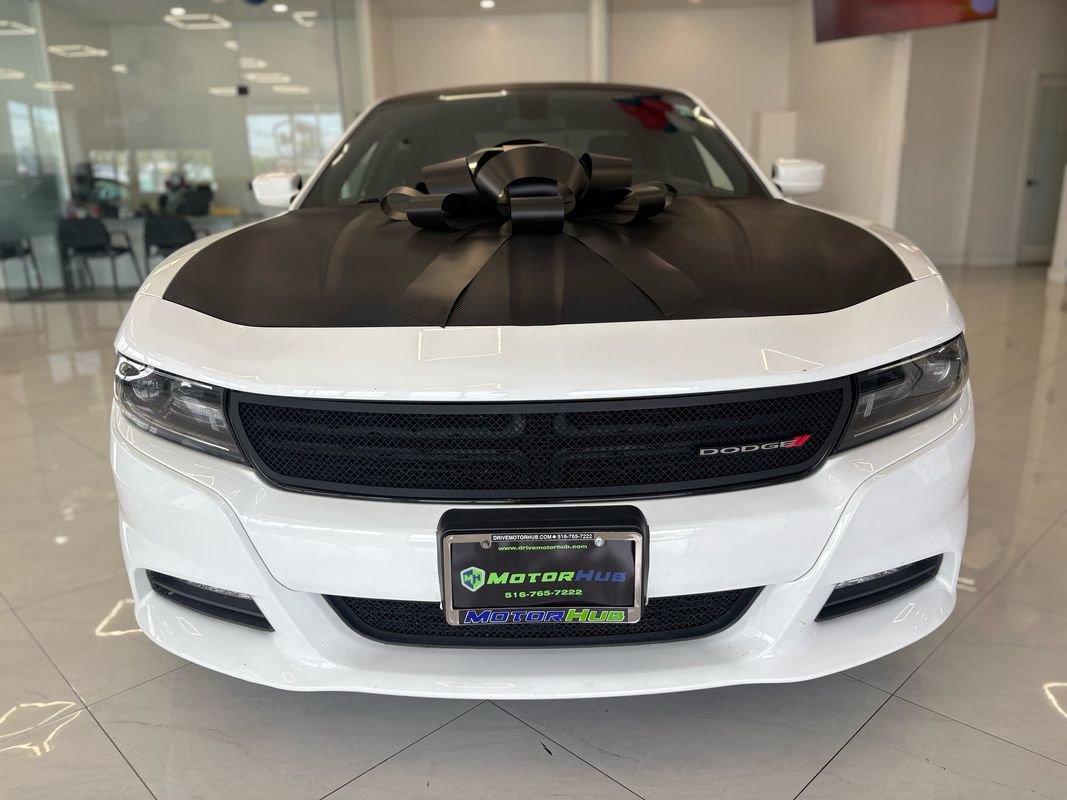 Used 2019 Dodge Charger SXT RWD image 2