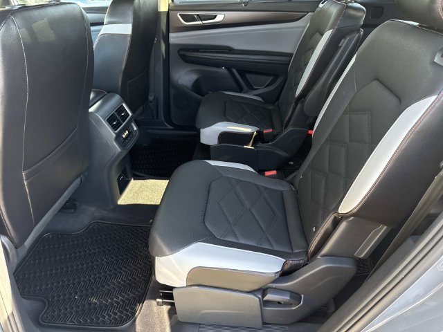 Certified 2024 Volkswagen Atlas Peak Edition SE AWD/4WD image 26