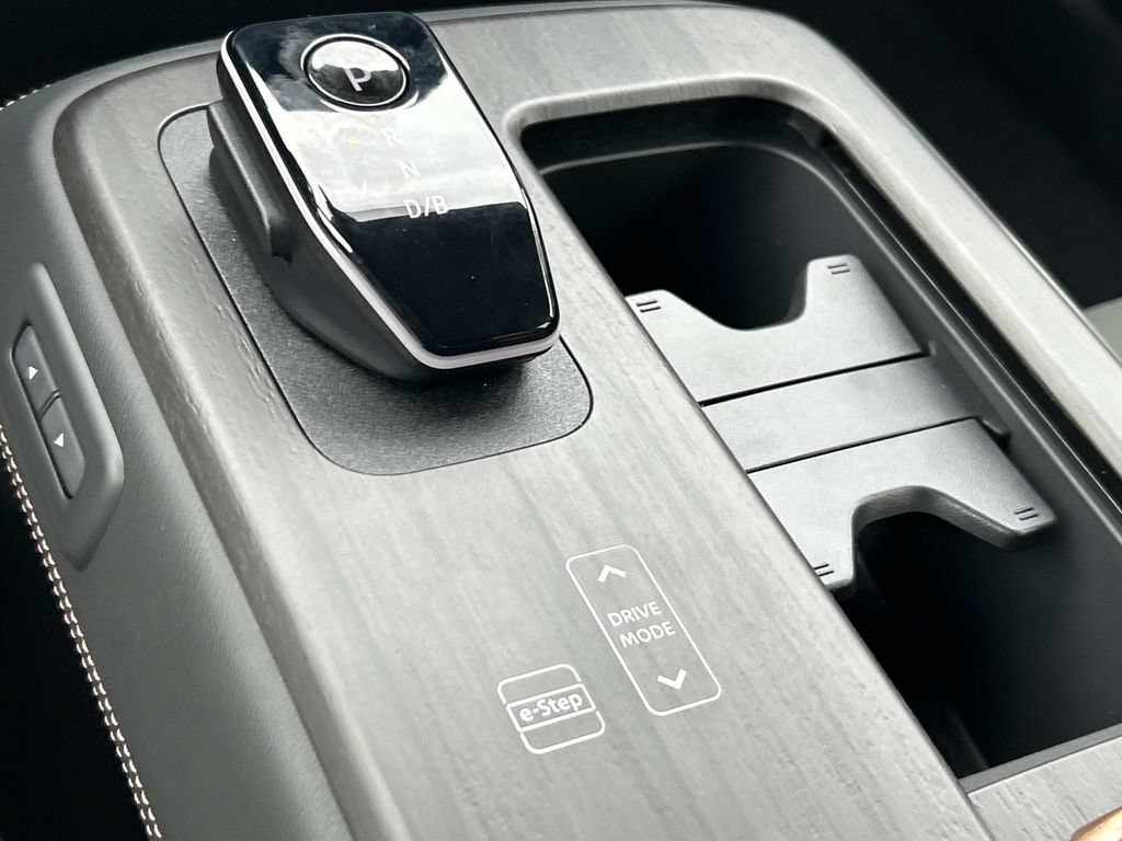 New 2025 Nissan Ariya AWD image 33