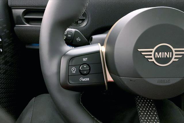 Certified 2025 MINI Cooper 2-Door Hardtop image 18