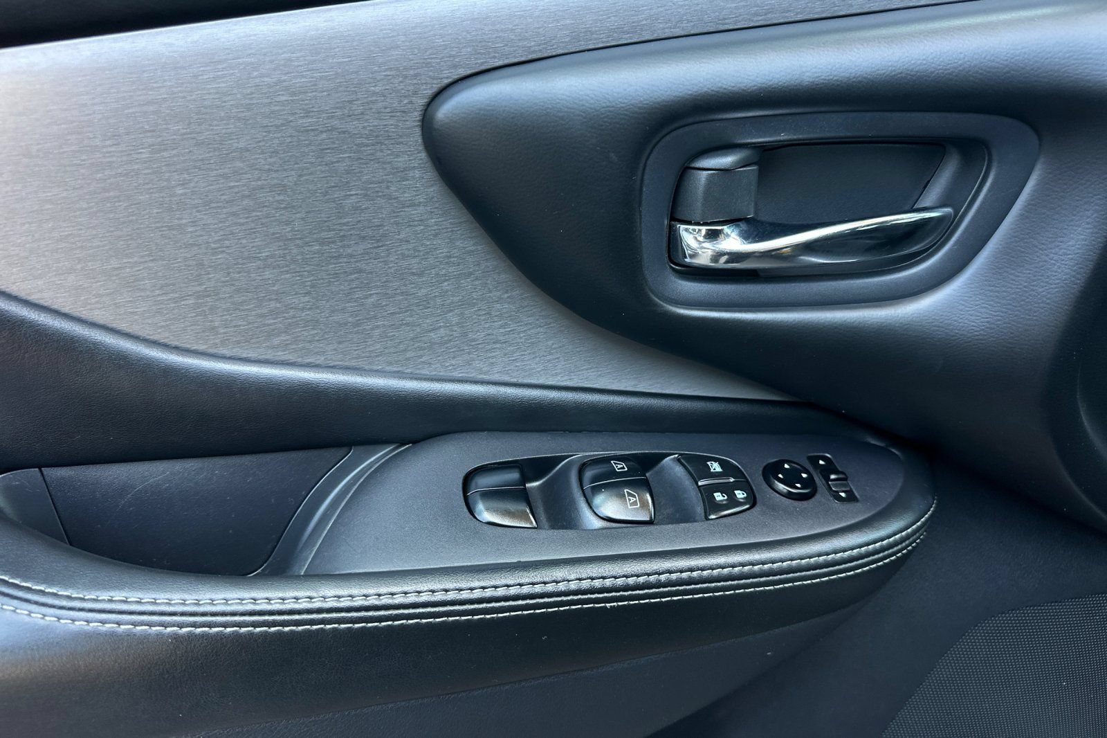 Used 2019 Nissan Murano SV AWD/4WD image 10