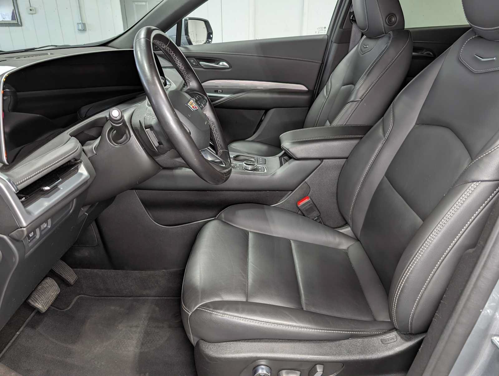 Certified 2025 Cadillac XT4 Premium Luxury AWD/4WD image 4