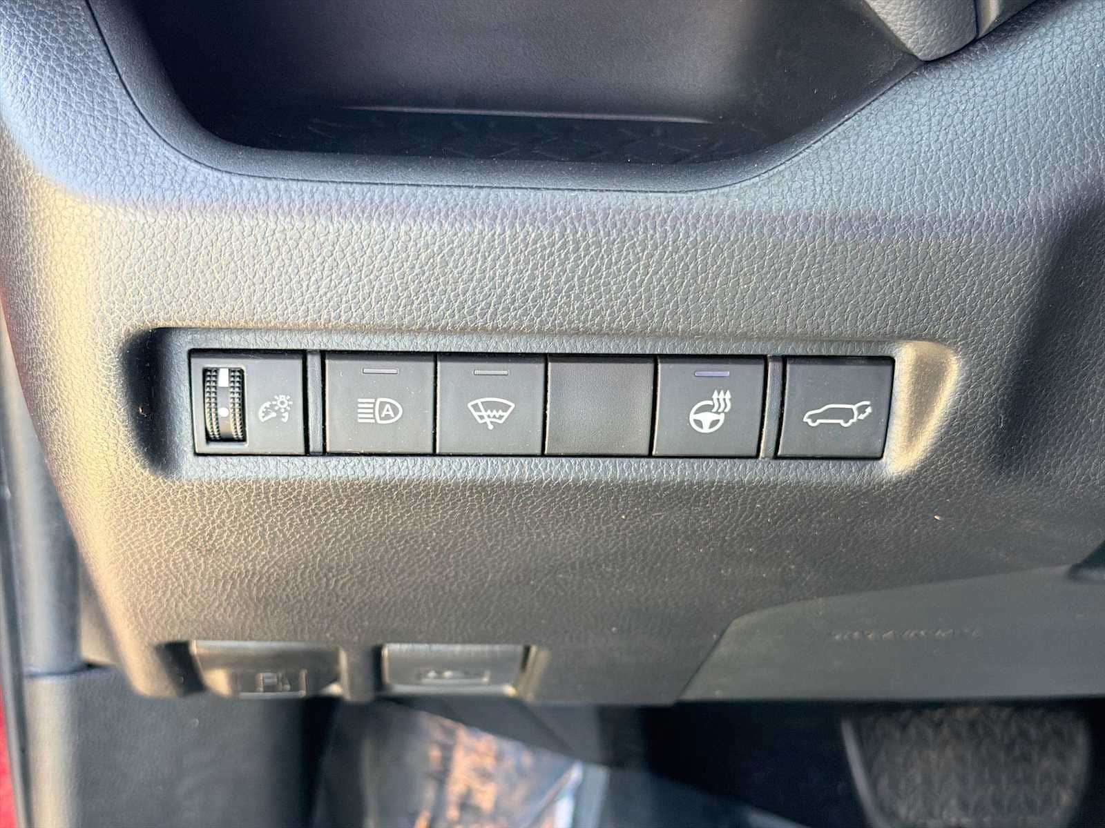 Used 2021 Toyota RAV4 XLE Premium AWD/4WD image 31
