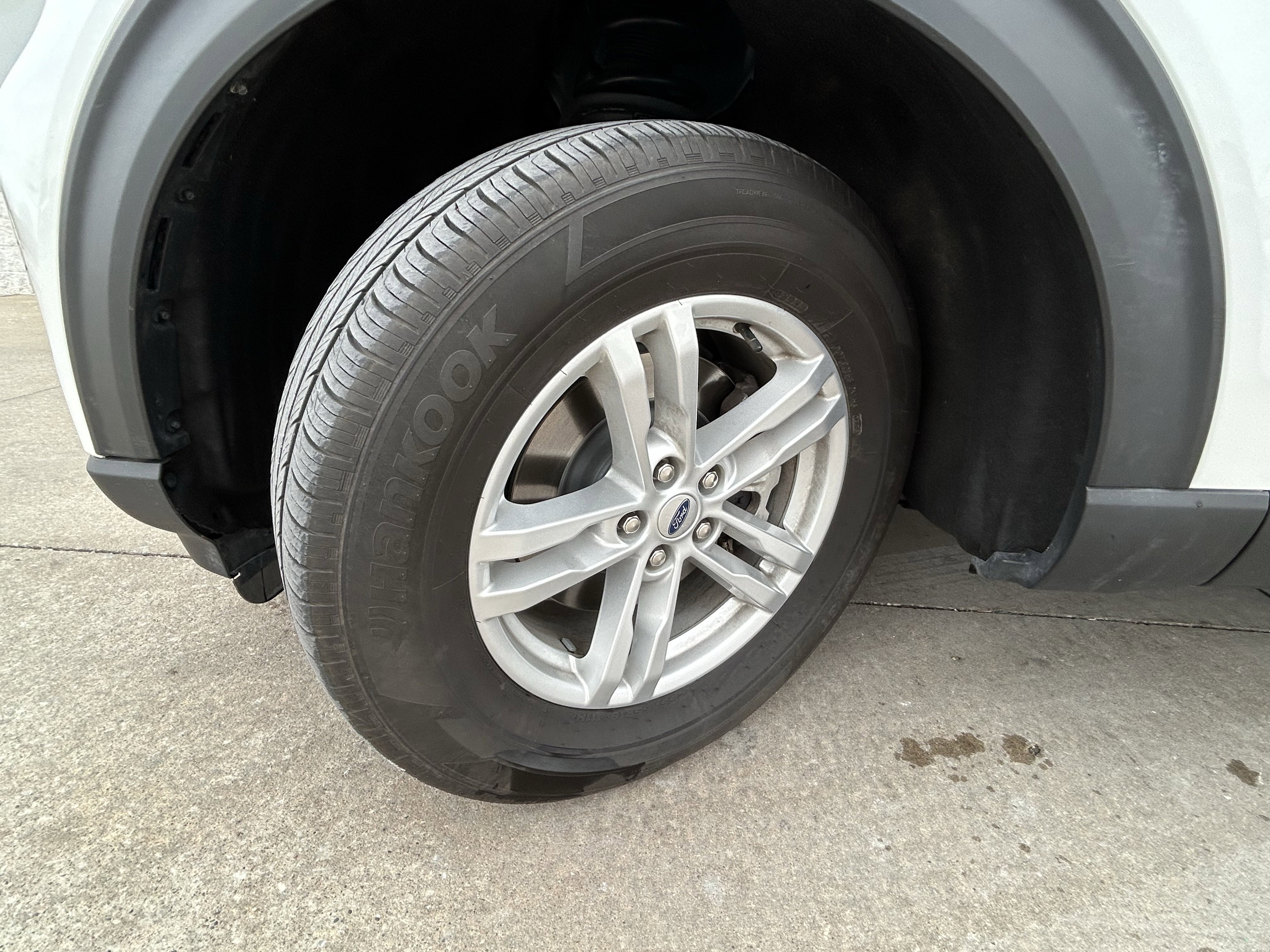 Used 2023 Ford Explorer XLT w/ Equipment Group 202A image 8