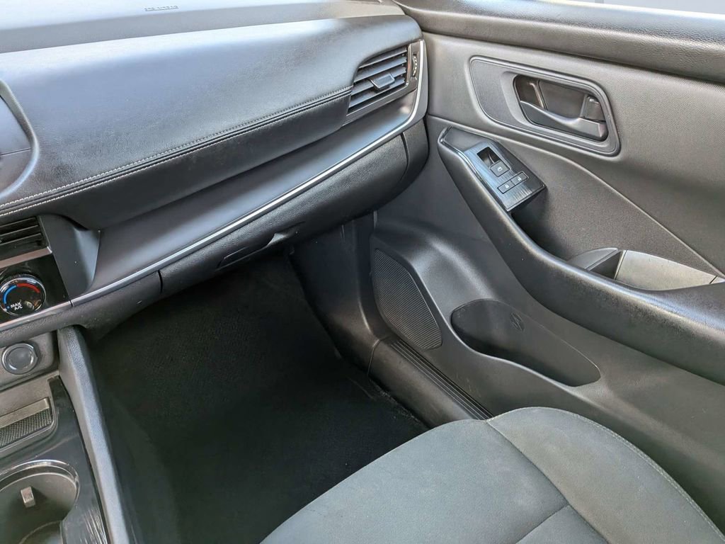 Used 2024 Nissan Rogue S FWD image 16