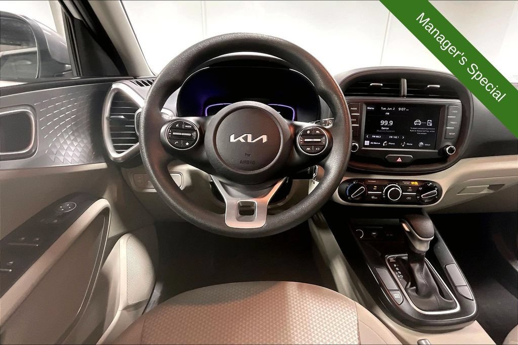 Used 2025 Kia Soul LX w/ LX Technology Package FWD image 6