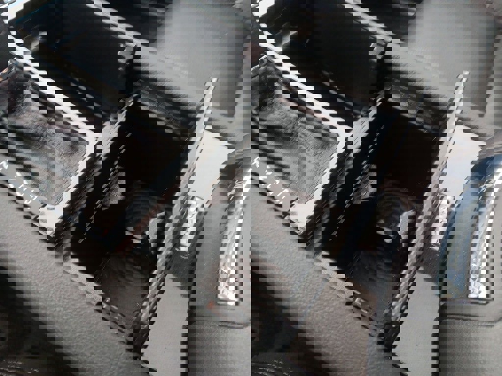 Used 2018 Ford Taurus Limited image 33