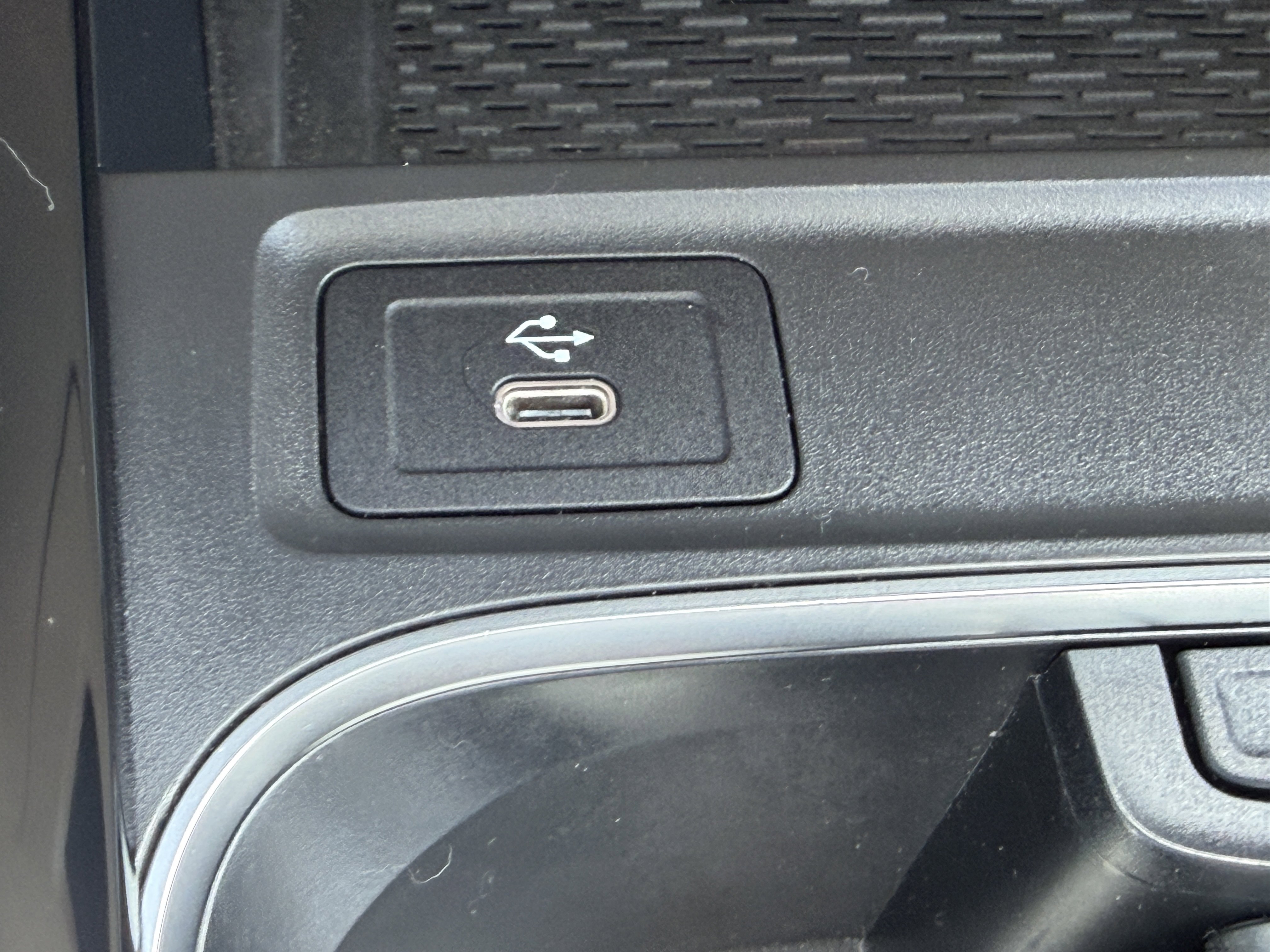 Used 2025 Mercedes-Benz GLB 250 image 24