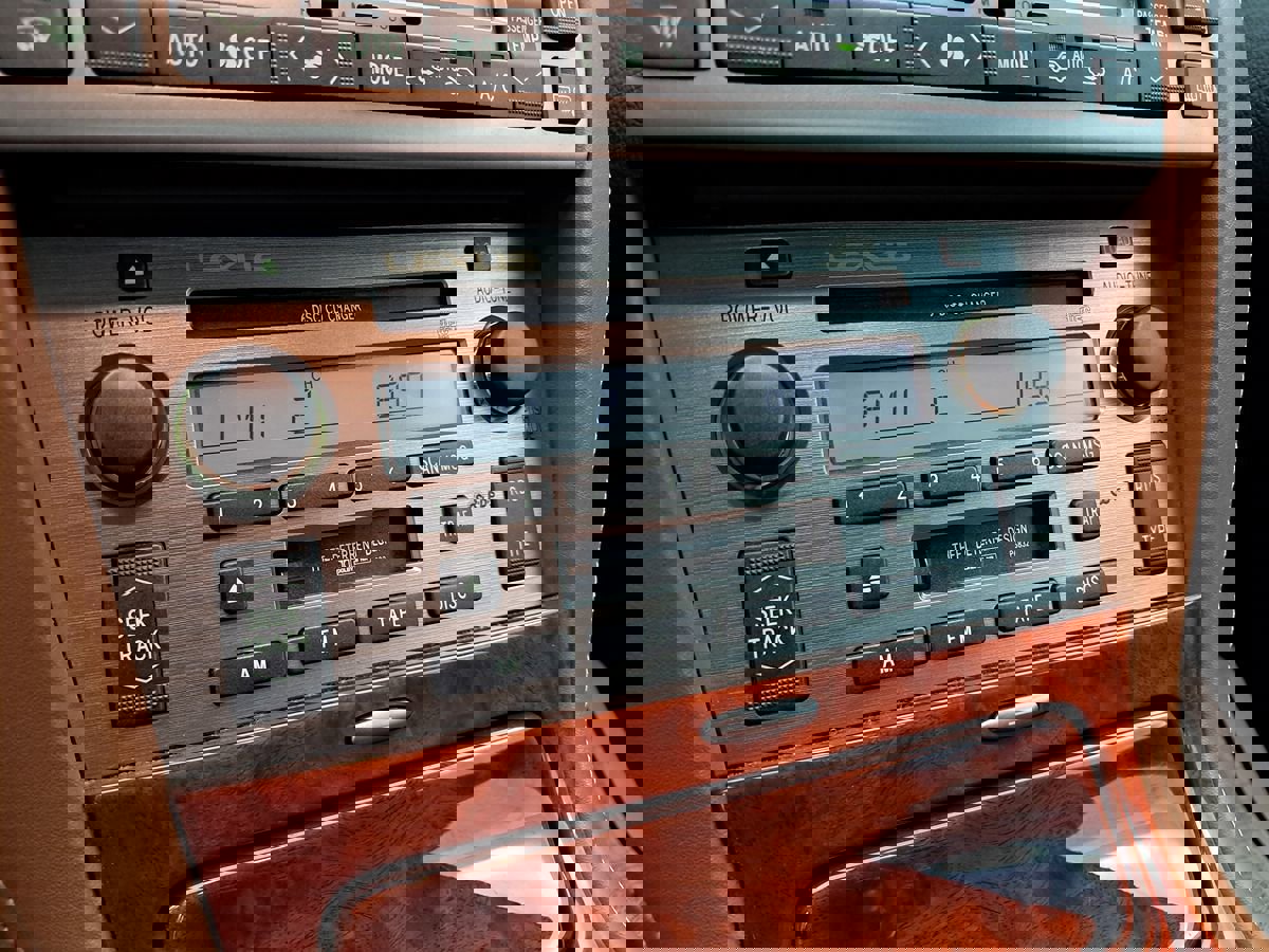 Used 2004 Lexus SC 430 Convertible image 25