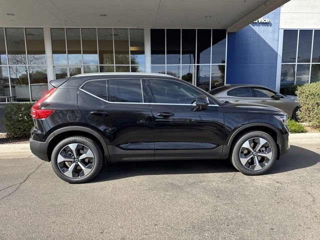 Certified 2025 Volvo XC40 B5 Core w/ Protection Package Premier AWD/4WD image 4