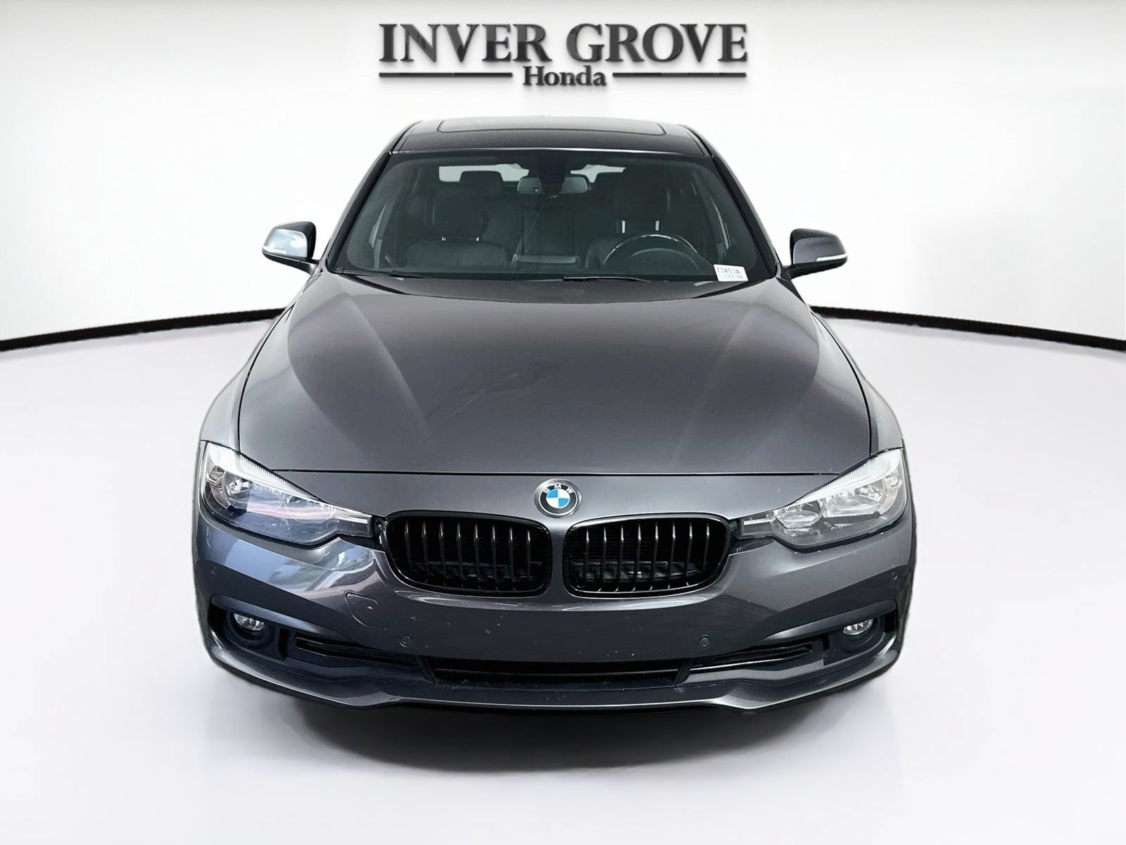 Used 2017 BMW 320i xDrive Sedan AWD/4WD image 2