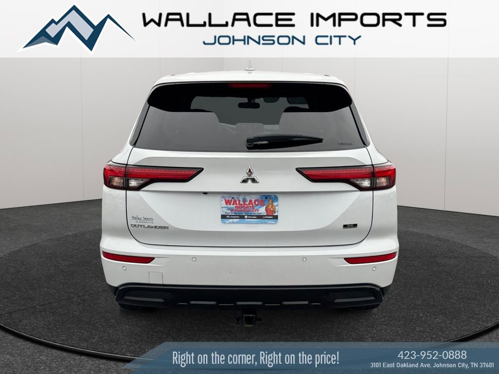 Used 2023 Mitsubishi Outlander SE Black Edition image 4