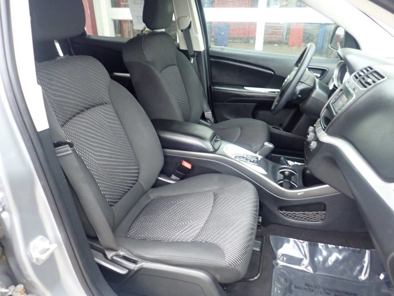 Used 2018 Dodge Journey SE image 30