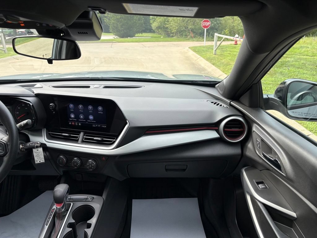 Used 2025 Chevrolet Trax RS w/ Sunroof Package FWD image 32