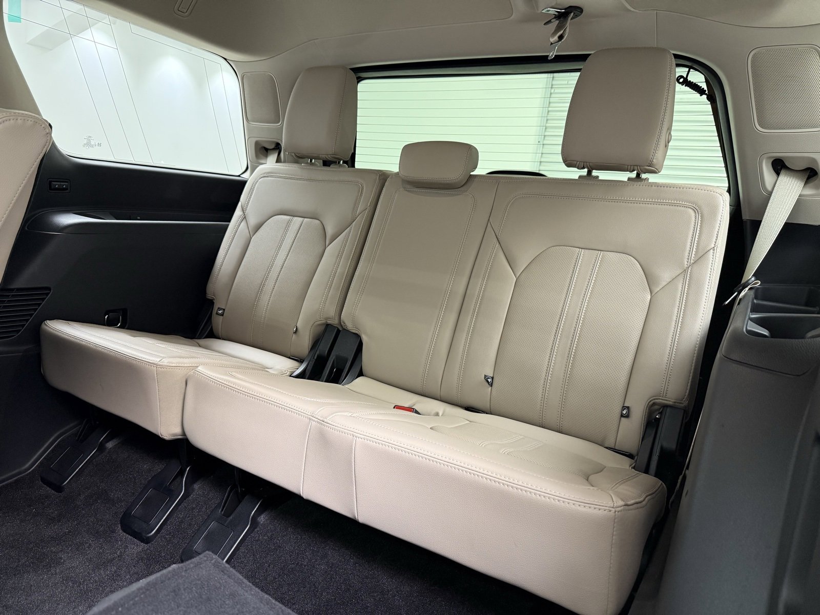 Used 2022 Ford Expedition Limited image 22