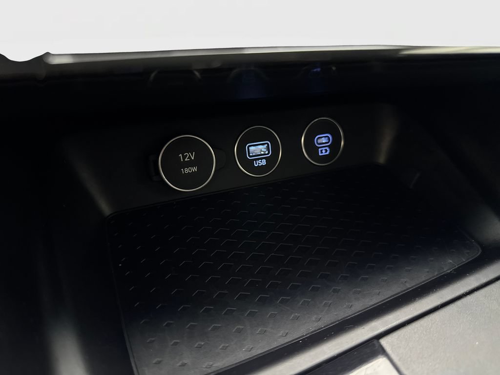 Used 2025 Genesis G70 2.5T RWD image 67