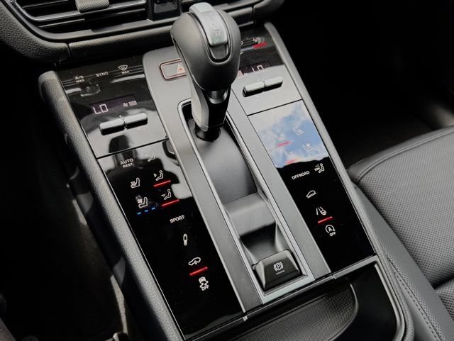 New 2026 Porsche Macan AWD/4WD image 30