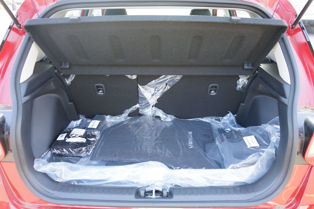 New 2025 Hyundai Venue Limited FWD image 13