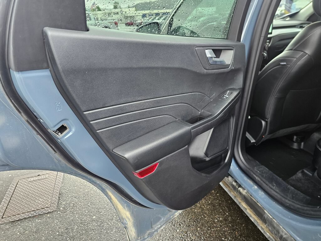 Certified 2025 Ford Escape Platinum AWD/4WD image 12