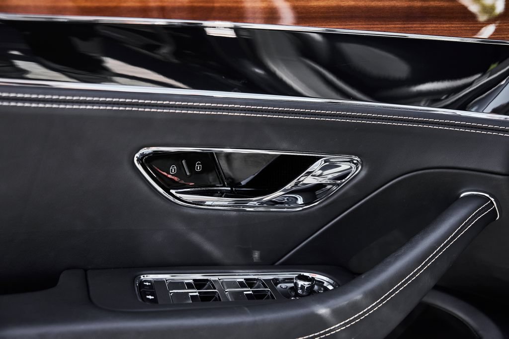Used 2024 Bentley Flying Spur V8 AWD/4WD image 34