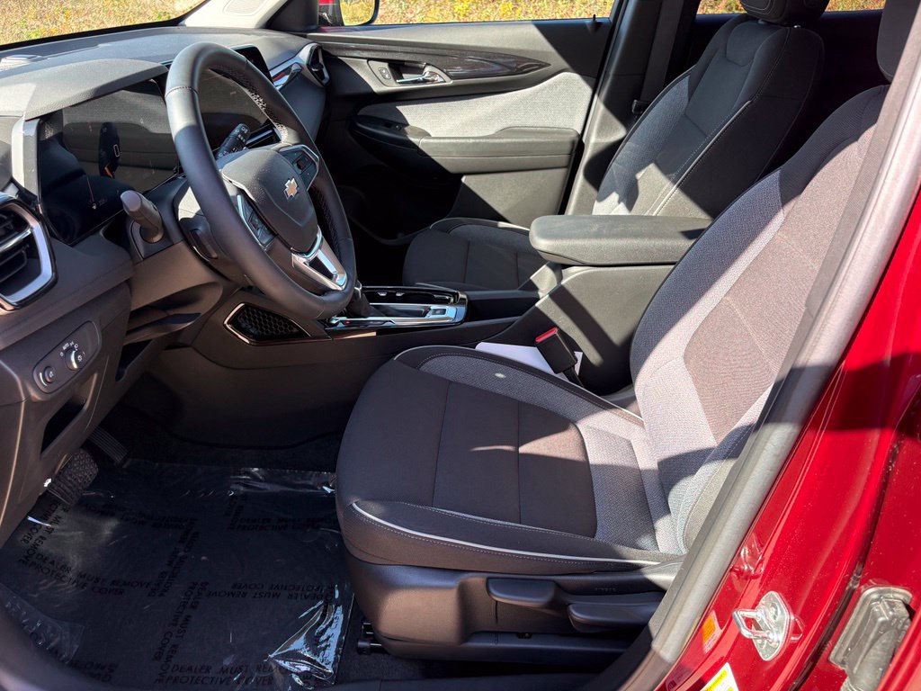 Used 2024 Chevrolet TrailBlazer LT w/ LT Cold Weather Package FWD image 15