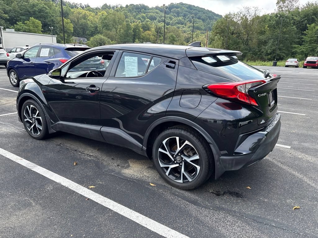 Used 2018 Toyota C-HR XLE FWD image 3