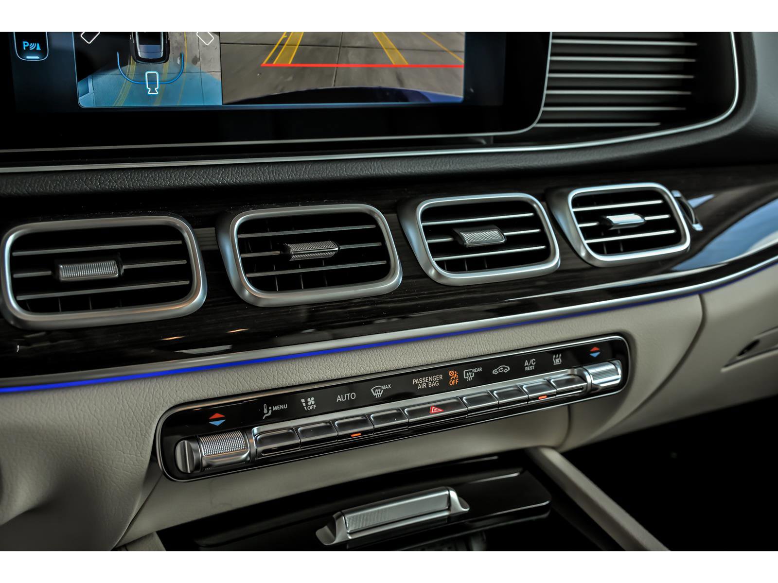 New 2026 Mercedes-Benz GLE 450e 4MATIC image 16