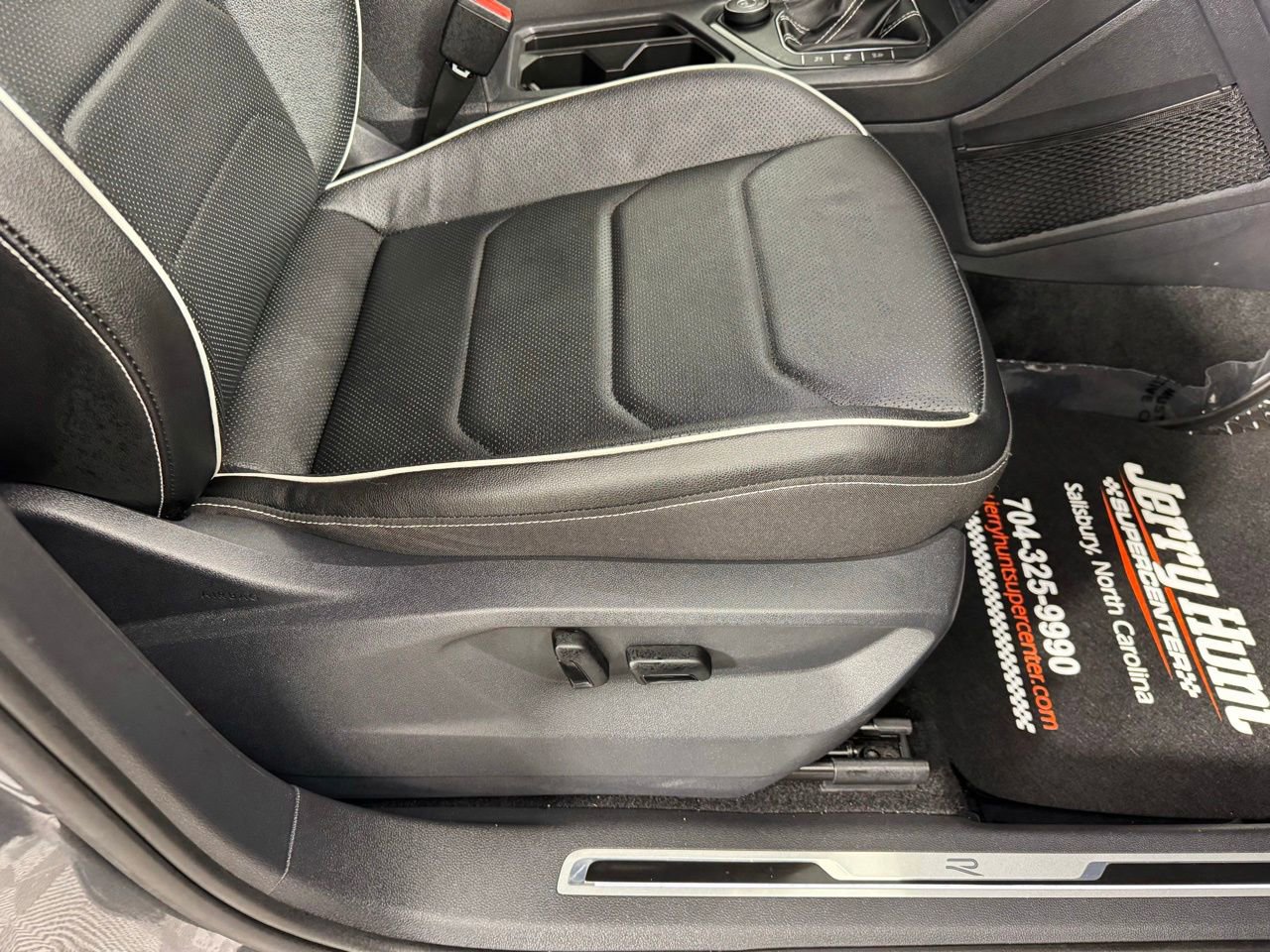 Used 2022 Volkswagen Tiguan SEL R-Line image 35