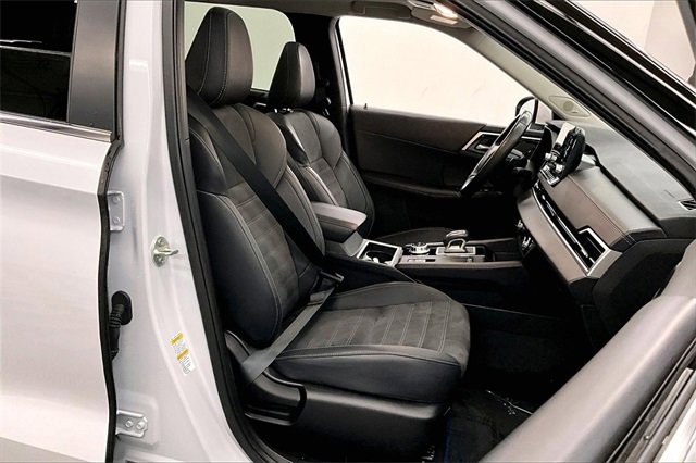 Used 2024 Mitsubishi Outlander SE image 7