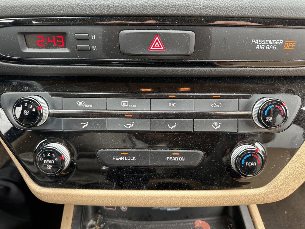 Used 2016 Kia Sedona LX w/ LX Convenience Package image 25