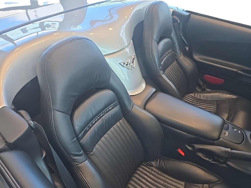 Used 2003 Chevrolet Corvette Convertible RWD image 18