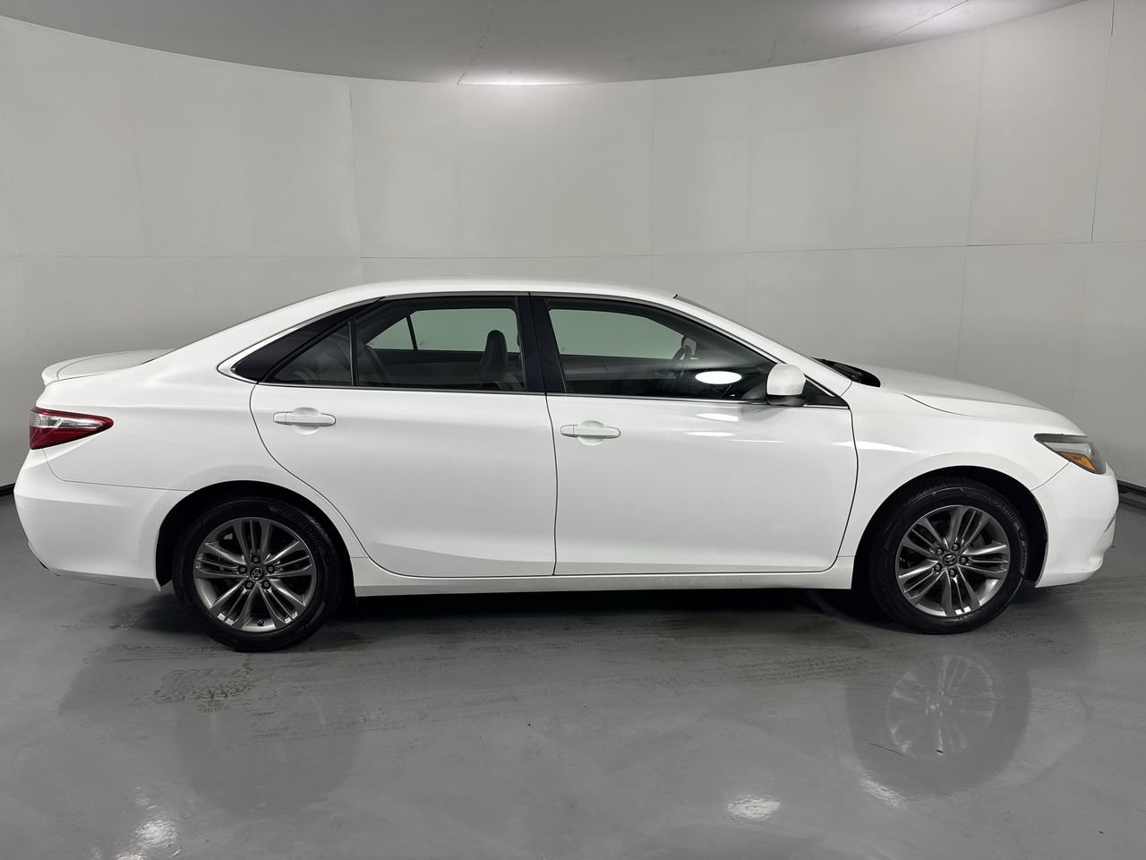 Used 2017 Toyota Camry SE FWD image 36