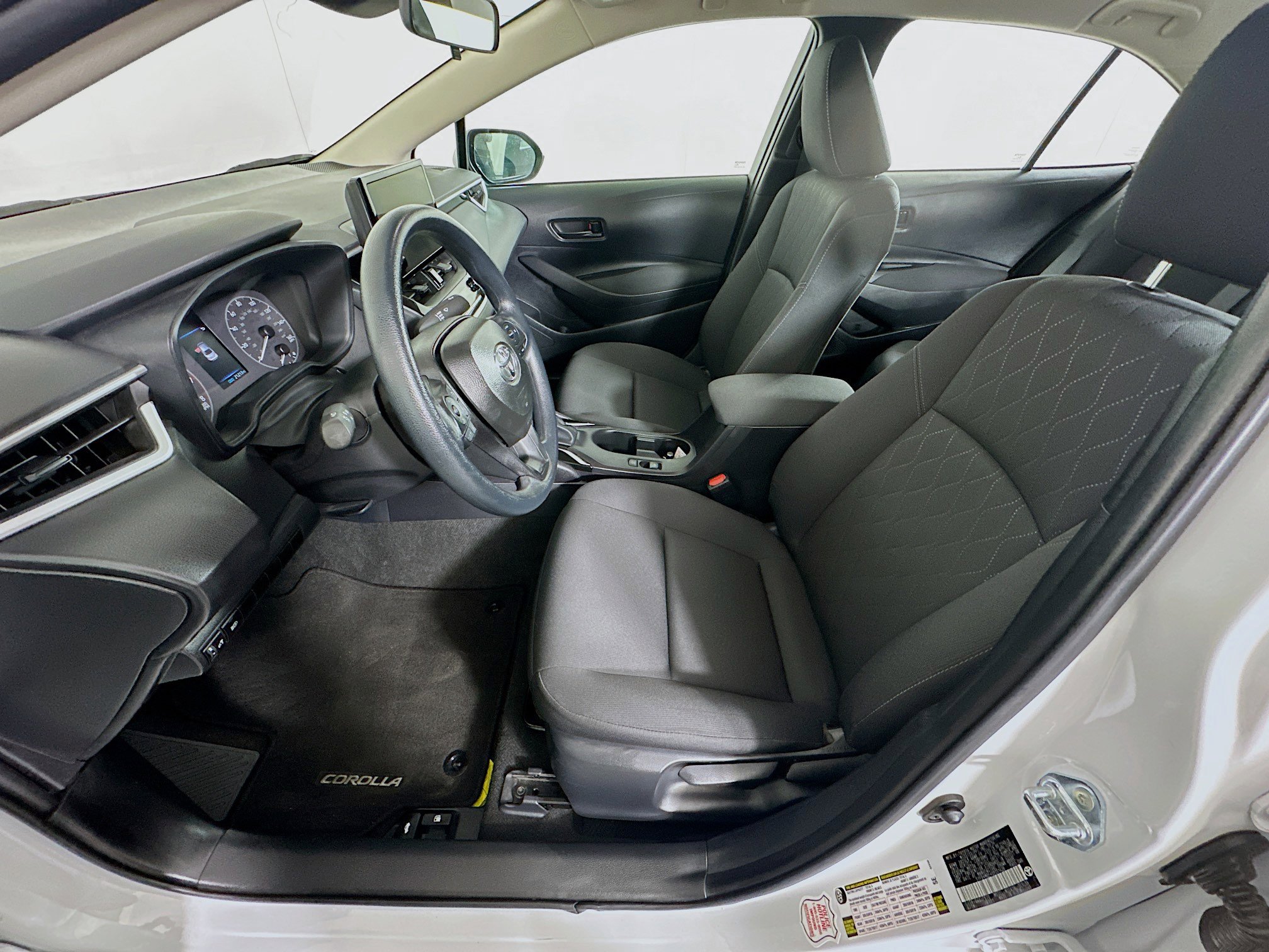 Used 2025 Toyota Corolla LE image 13