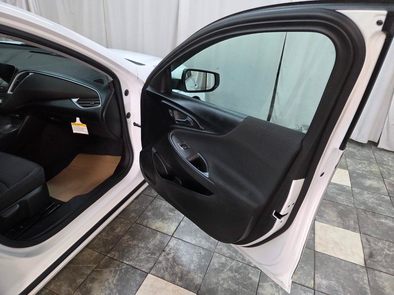 Used 2021 Chevrolet Malibu RS FWD image 10