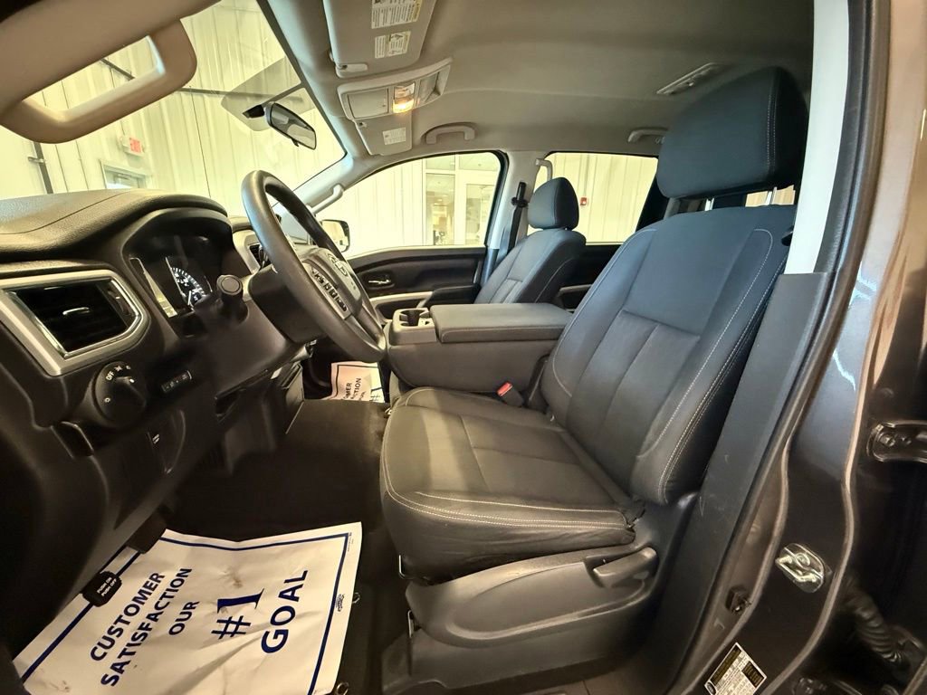 Used 2018 Nissan Titan SV AWD/4WD image 23