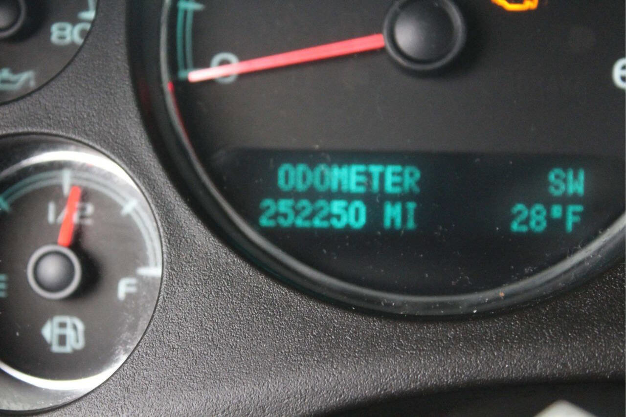 Used 2011 Chevrolet Suburban LTZ AWD/4WD image 9