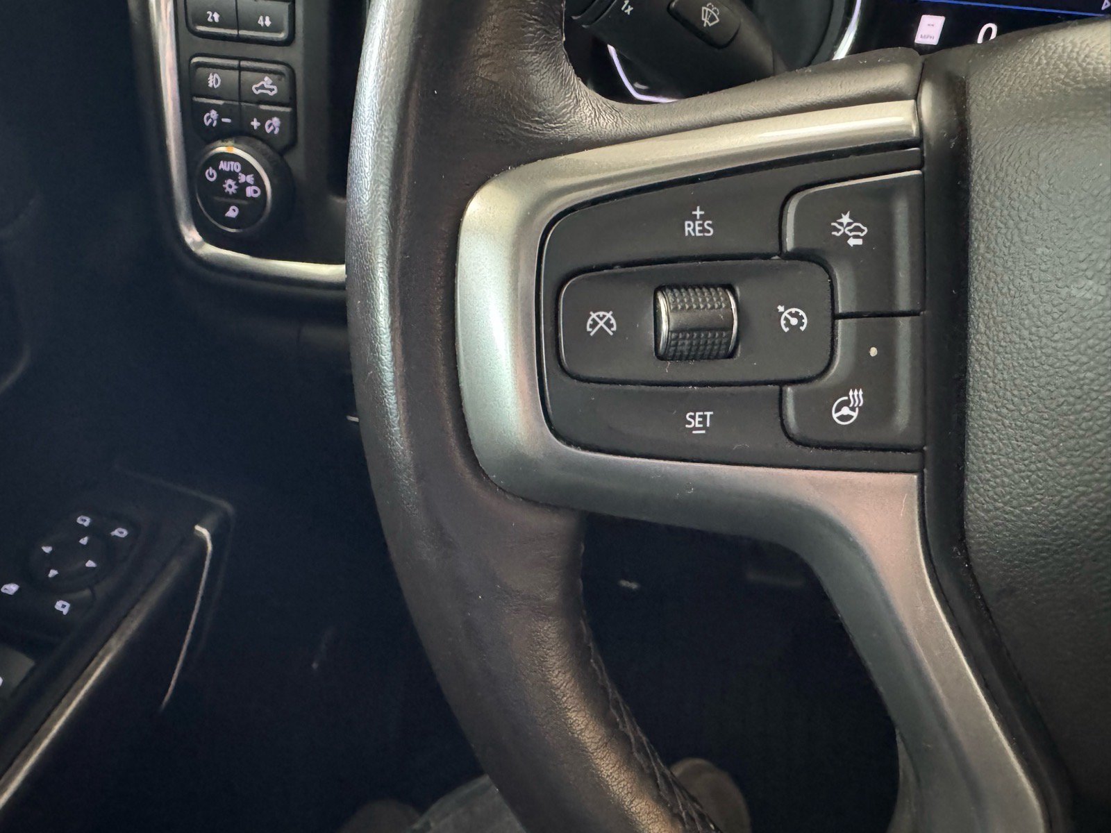Used 2022 Chevrolet Silverado 1500 LTZ w/ LTZ Premium Package AWD/4WD image 30