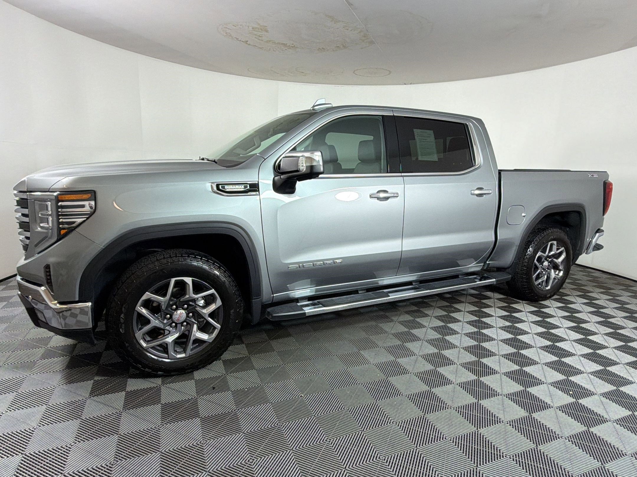 Used 2025 GMC Sierra 1500 SLT w/ SLT Premium Plus Package AWD/4WD image 17