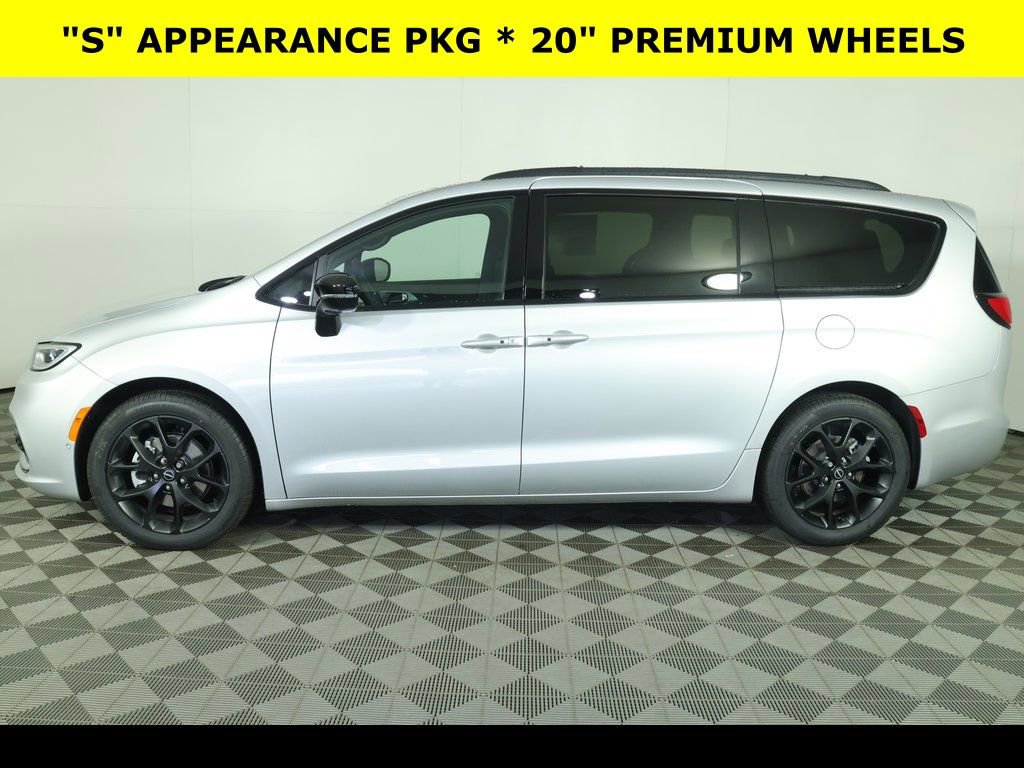 New 2026 Chrysler Pacifica Limited w/ S Appearance Package image 10