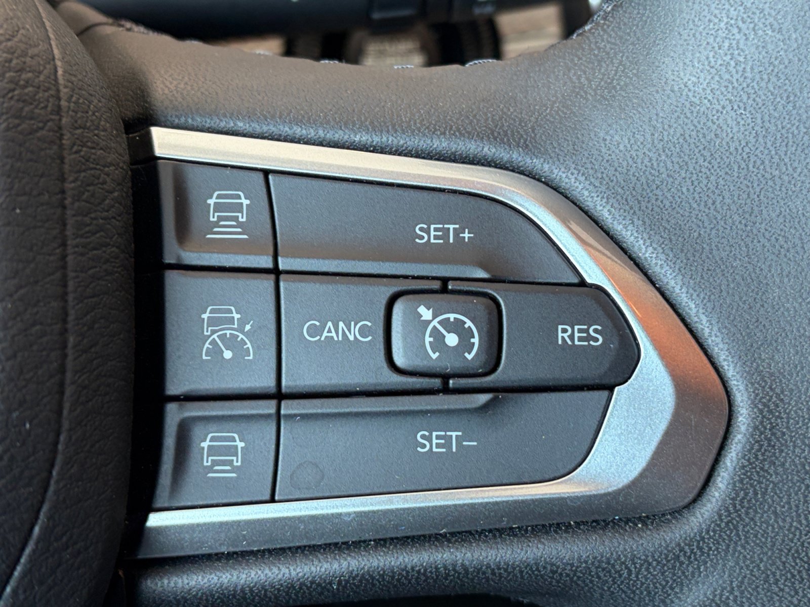 Used 2025 Jeep Compass Limited AWD/4WD image 18