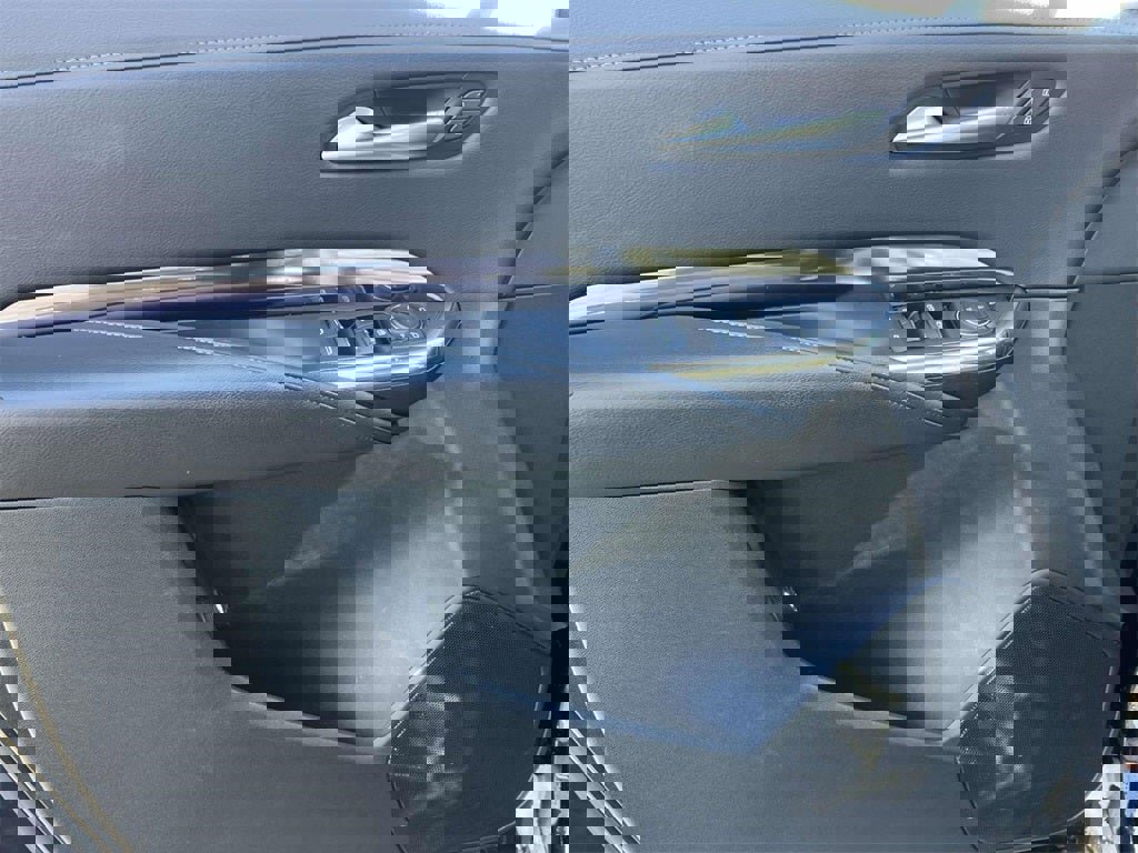 Used 2023 Cadillac XT4 Luxury w/ Cold Weather Package image 30